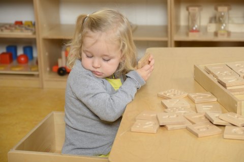 MASTERKIDZ Zabawka Sensoryczna Rozpoznaj Dotykiem Literki Cyfry Kształty Montessori